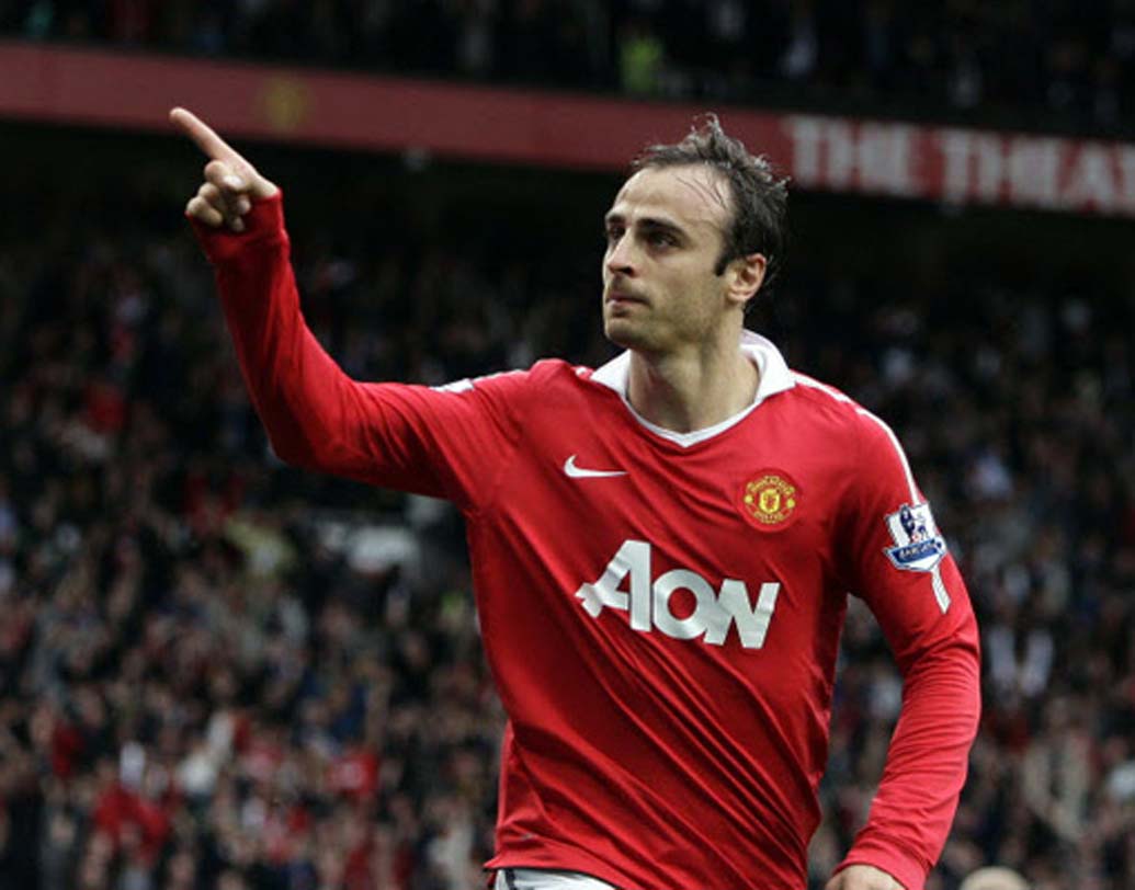 দিমিতের বার্বাতভ: কেরল ব্লাস্টার্সের অন্যতম ভরসা কিংবদন্তি এই বুলগেরিয়ার স্ট্রাইকার। টটেনহ্যাম হটস্পার, ম্যানচেস্টার ইউনাইটেড, ফুলহ্যামের মতো ক্লাবে চুটিয়ে খেলেছেন বার্বাতভ। আইএসএলের উদ্বোধনী ম্যাচে নজর থাকবে এই ফুটবলারের উপর।