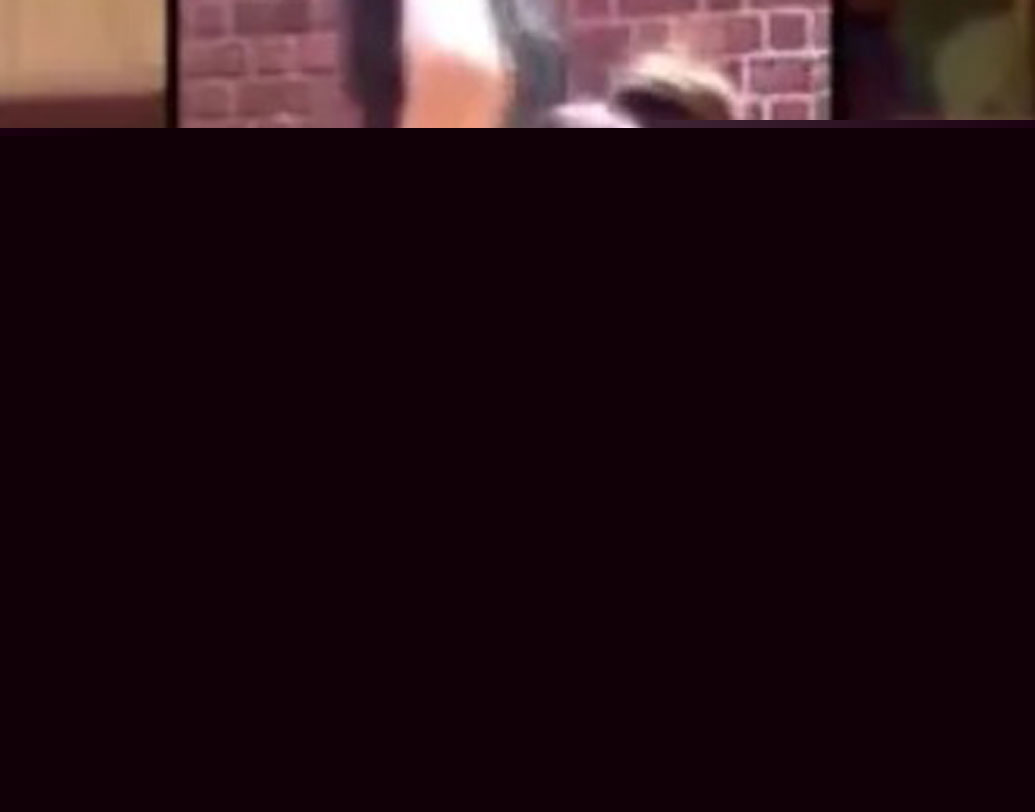 হিনা খান:
‘বিগ বস’ সিজন ১১-তে প্রথম থেকেই ভাল পারফর্ম করছেন অভিনেত্রী হিনা খান। এ বার পুল পার্টিতে সুইমসুট পরে আরও খানিকটা নজর কাড়লেন হিনা।