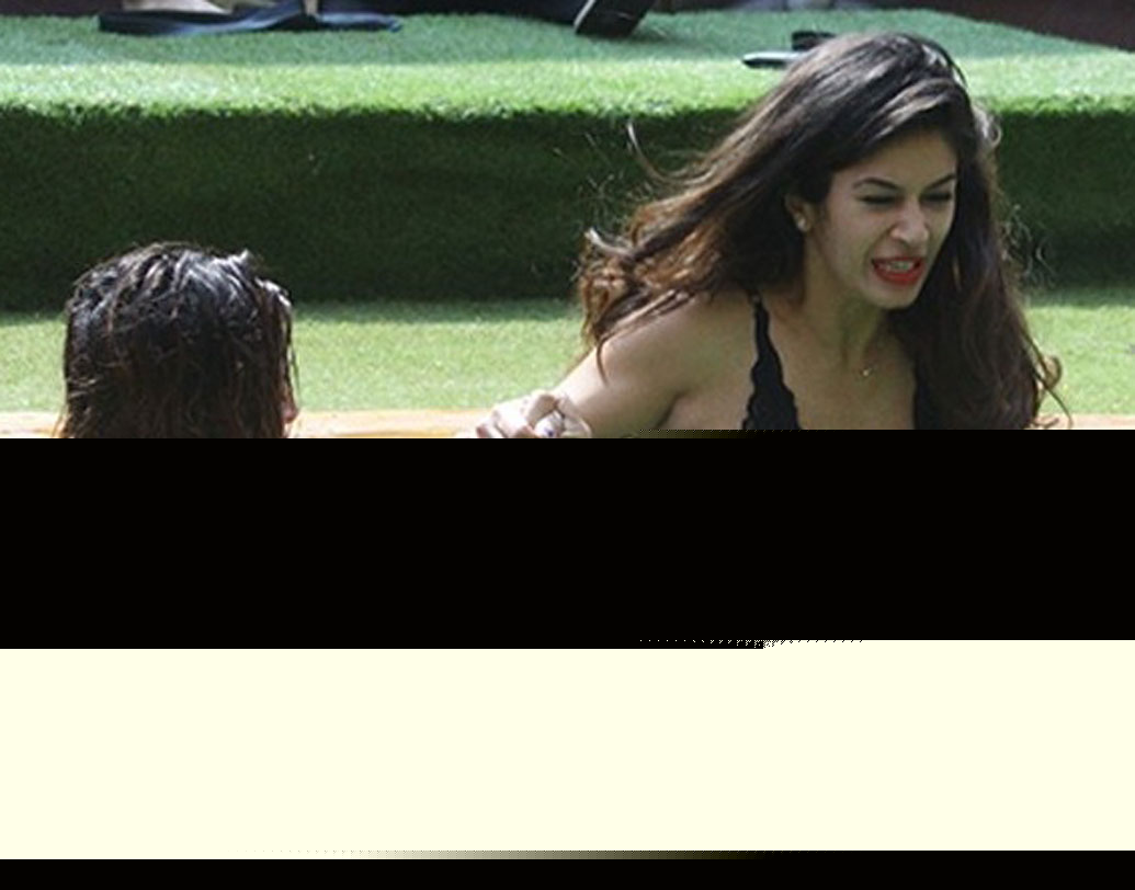 বান্দেগি কার্লা:
তাঁকে বলা হচ্ছে ‘বিগ বস’-এর এই সিজনের অন্যতম সেরা সেনসেশন। পুল পার্টিতে বিকিনিতে অন্যতম আকর্ষণ ছিলেন বান্দেগি।