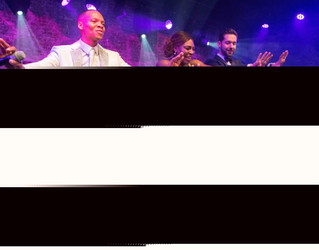 ডিজনি থিম অনুযায়ী বিয়ের পরেই ‘টেল অ্যাজ ওল্ড অ্যাজ টাইম’-এর তালে পা মেলান সদ্য দম্পতি। গোটা বিয়ের অনুষ্ঠানটি চলে ৬ ঘণ্টা ধরে।