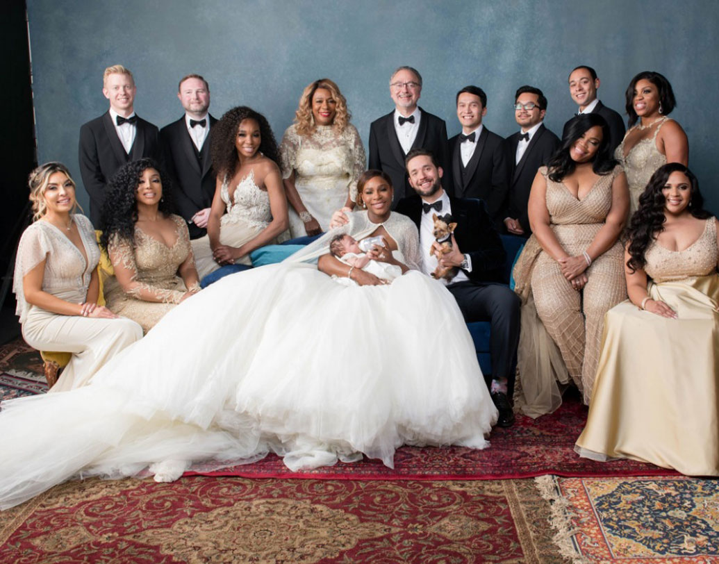 বিয়ের আসরে উপস্থিত ছিলেন দুই পরিবারের ঘনিষ্ঠ আত্মীয়রা এবং বন্ধু-বান্ধবরা। বোন সেরেনার পাশাপাশি পার্টিতে নজর কেড়েছেন ভেনাসও। গালিয়া লাহাবের পোশাকে ভেনাসকেও দুর্দান্ত দেখতেলাগছিল।