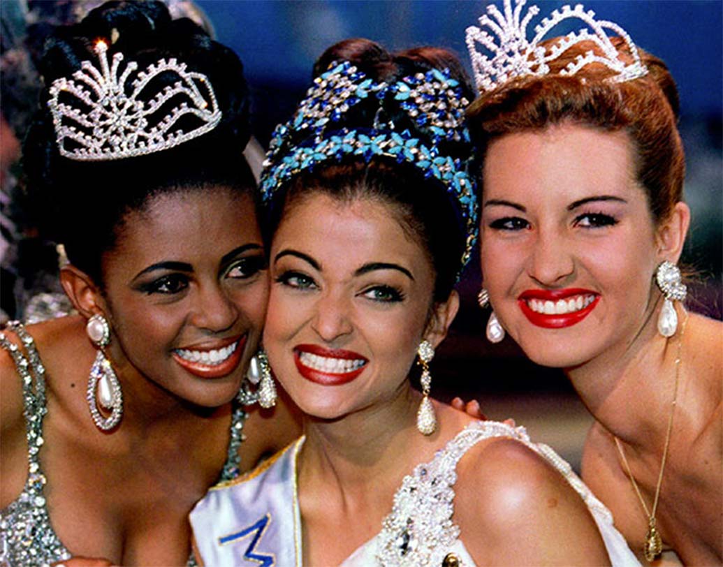 সুস্মিতা সেনের সঙ্গে একই বছরে, ১৯৯৪-এ ‘মিস ওয়ার্ল্ডে’র মুকুট জয় করেন ঐশ্বর্যা রাই। বেঙ্গালুরুর মেয়েটি এর পর অভিনয় জগতে পা রাখেন। ১৯৯৭-এ মণিরত্নমের তামিল ফিল্ম ‘ইরুভর’-এ ডেবিউ করার পর বলিউডে পথচলা শুরু। সে বছরই ‘অউর প্যায়ার হো গ্যায়া’ দিয়ে বলি-পর্দায় ডেবিউ হয় তাঁর।