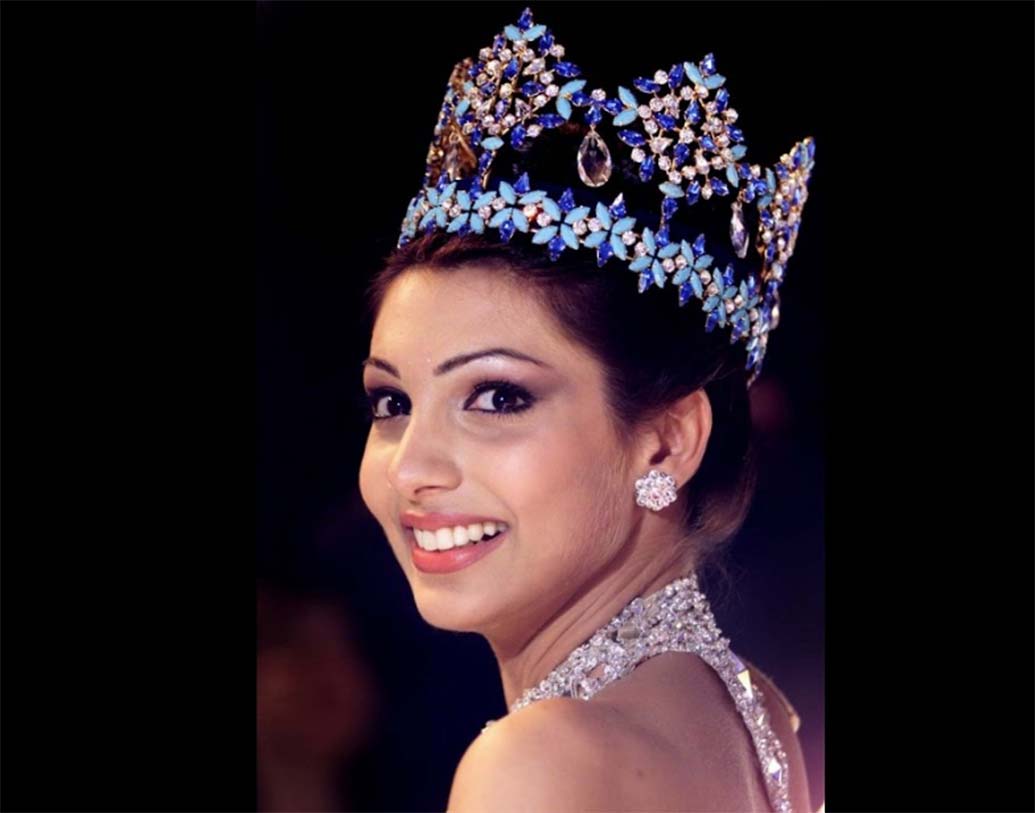 বেঙ্গালুরুতে জন্ম হলেও সাত বছর বয়স থেকেই দুবাইতে বড় হয়েছেন যুক্তা মুখী। এর পর মুম্বই চলে আসে তাঁর পরিবার। ১৯৯৯-এ ‘মিস ওয়ার্ল্ড’ জেতার পর মডেলিং ছেড়ে অভিনয়ের দিকে ঝোঁকেন তিনি। ২০০১-এ তামিল ফিল্ম করার পর হিন্দিতে বেশ কয়েকটি ফিল্ম করেন তিনি। তবে ফিল্ম কেরিয়ারে তেমন সাফল্য মেলেনি তাঁর। এর পর রাজনীতিতে যোগ দেন যুক্তা।