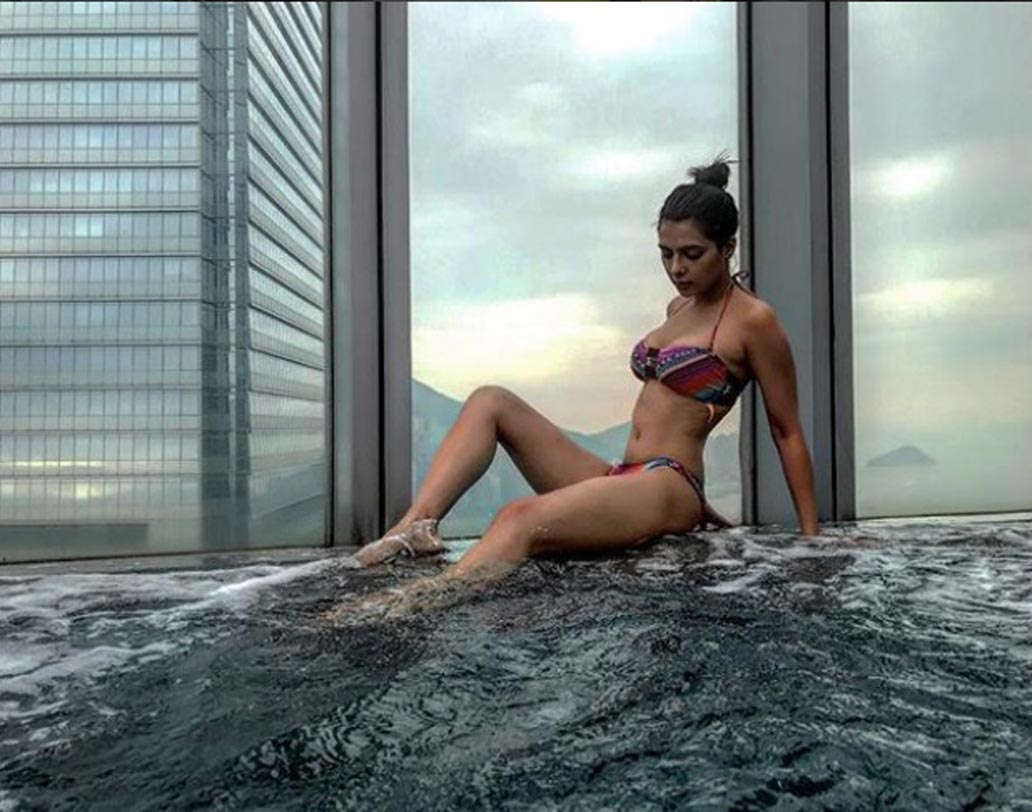 মডেলিংয়ের সঙ্গে বলিউডেও পা রেখেছেন রুহি। ২০১৫ সালে মধুর ভান্ডারকরের ‘ক্যালেন্ডার গার্লস’-এ নজর কেড়েছিলেন তিনি। এছাড়াও ‘ইশক ফর এভার’ এবং তামিল ছবি ‘বঙ্গু’-তেও অভিনয় করেছেন রুহি।