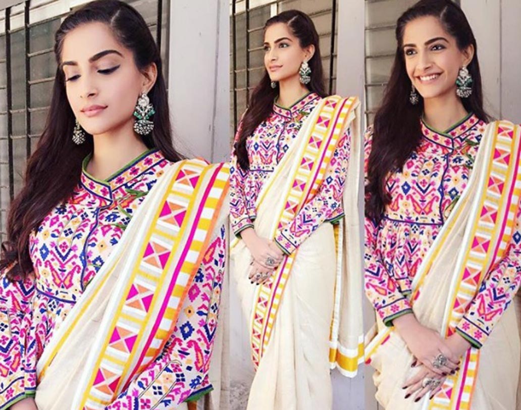 কয়েকদিনের মধ্যেই ফ্যাশনে চলে আসবে সোয়েটার-টুপি-জ্যাকেট-স্কার্ফ। মেয়েরা শীতকালে শাড়ি পরেও যে ‘হট’ থাকতে পারেন তারই টিপস দিলেন কাজল-করিনা-সোনমরা। এক ঝলকে দেখে নিন তাঁদের স্টাইল স্টেটমেন্ট।