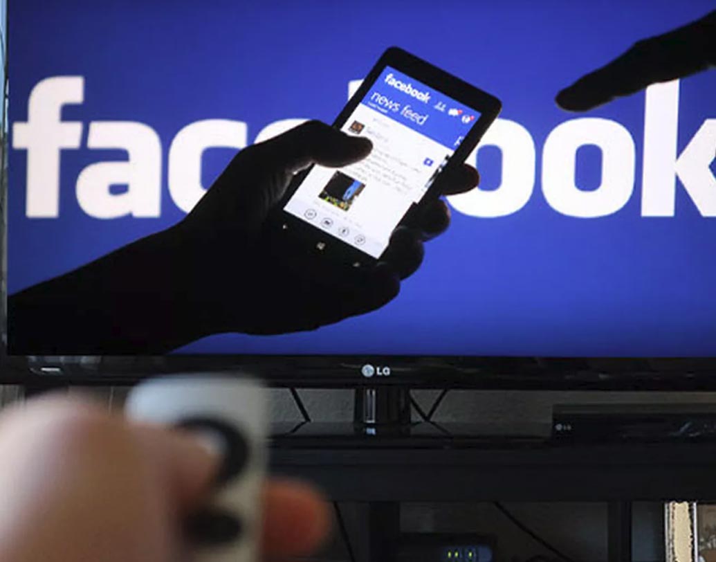 ফেসবুক: এভিজির তালিকায় ছ’নম্বরে রয়েছে ফেসবুকের নাম। এই অ্যাপটি স্মার্টফোন ব্যাটারির চার্জ দ্রুত কমিয়ে দেয়।