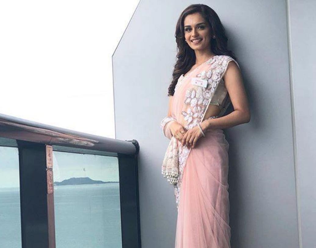 ১৯৯৭ সালের ১৪ মে হরিয়ানায় জন্ম মানুষীর। তাঁর বাবা এবং মা দু’জনেই উচ্চশিক্ষিত। বাবা মিত্র বসু ছিল্লর ডিফেন্স রিসার্চ অ্যান্ড ডেভেলপমেন্ট অর্গানাইজেশন(ডিআরডিও)-র এক জন বিজ্ঞানী এবং মা নীলম ছিল্লার ইনস্টিটিউট অব হিউম্যান বিহেভিয়র অ্যান্ড অ্যালাইড সায়েন্সের নিউরোকেমিস্ট্রি বিভাগের প্রধান।