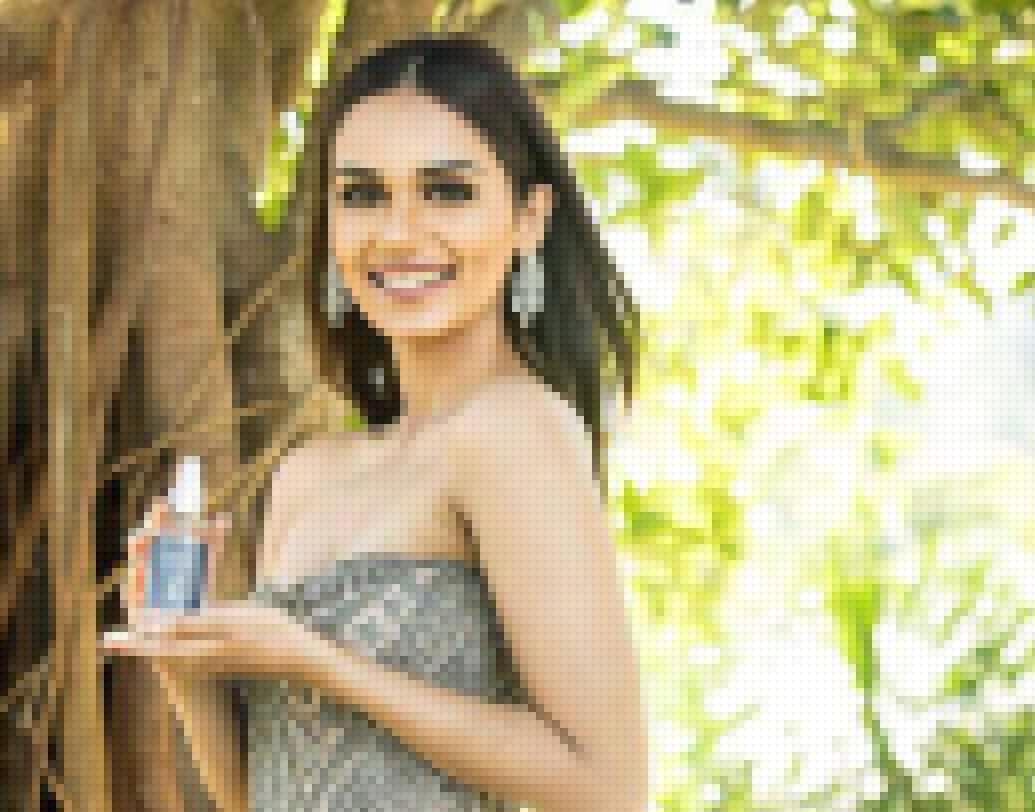 জানেন, কুচিপুরী নাচেও পারদর্শী মানুষী? জনপ্রিয় নৃত্যশিল্পী রাজা রেড্ডি, রাধা রেড্ডি এবং কৌশল্যা রেড্ডির কাছে নাচের তালিম নিয়েছেন তিনি। ন্যাশনাল স্কুল অব ড্রামাতেও পড়াশোনা করেছেন মানুষী।