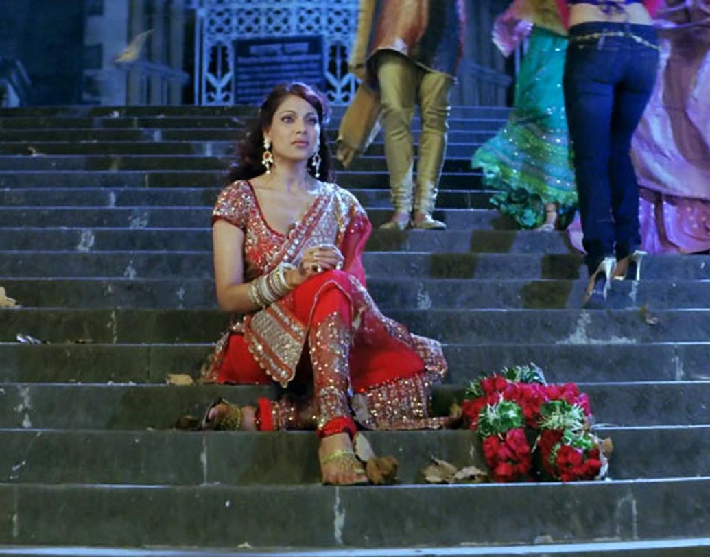 অতিরিক্ত স্বার্থপরতা বা অতিরিক্ত স্বার্থত্যাগ যে কোনও সম্পর্ক নষ্ট করে দেয়। সম্পর্ক নিয়ে বেশি দূর ভাবার আগে ভেবে দেখুন আপনাদের মধ্যে একজন সম্পূর্ণ স্বার্থহীন, অন্যজন সম্পূর্ণ স্বার্থত্যাগ করছেন না তো?