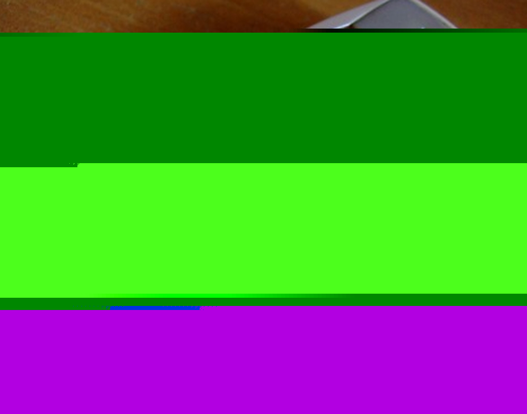 প্রথম মোবাইল হিসেবে এক সময় অনেকেরই প্রথম পছন্দ ছিল নোকিয়া ১১০০। ব্যাটারি লাইফ ভাল। সঙ্গে আবার বিল্ট-ইন ফ্ল্যাশ লাইট, ৫০টি এসএমএস রাখার সুবিধা। এবং অবশ্যই সুন্দর রিংটোন। ২০০৩-এ এই মোবাইলটি লঞ্চ করেছিল ফিনল্যান্ডের সংস্থা নোকিয়া।