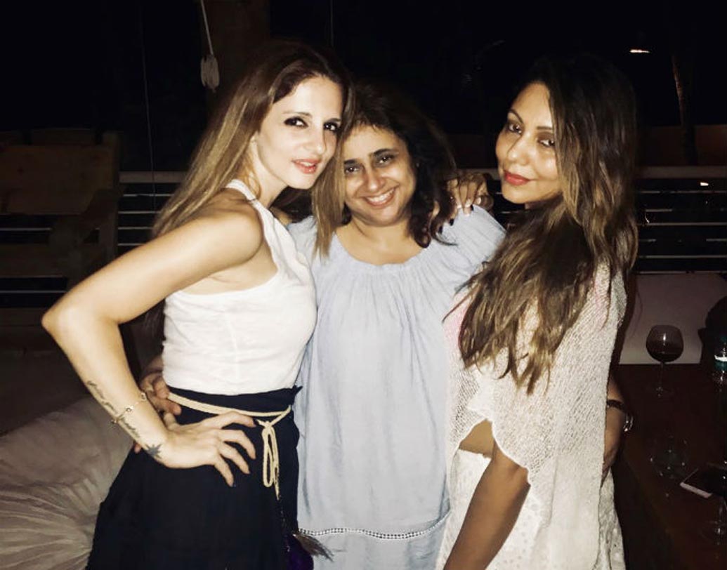 সুজান খান ও গৌরীর সঙ্গে জন্মদিনের আসর মাতালেন তাঁদের ঘনিষ্ঠ বান্ধবী কাজল আনন্দ।