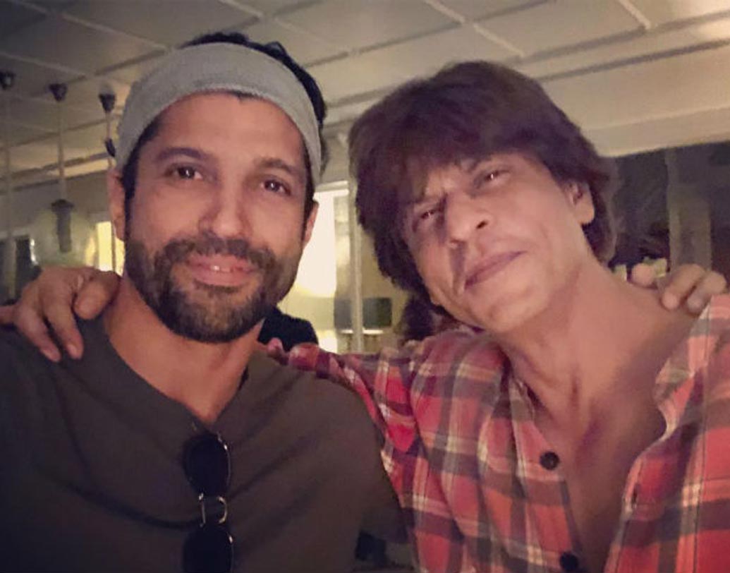 ‘দ্য ডন টিম’। শাহরুখের জন্মদিনে হইহই করে কাটালেন ফারহান আখতার। এঁদের দেখলেই বোঝা যায়, বয়সে কী এসে যায়! তাই না?