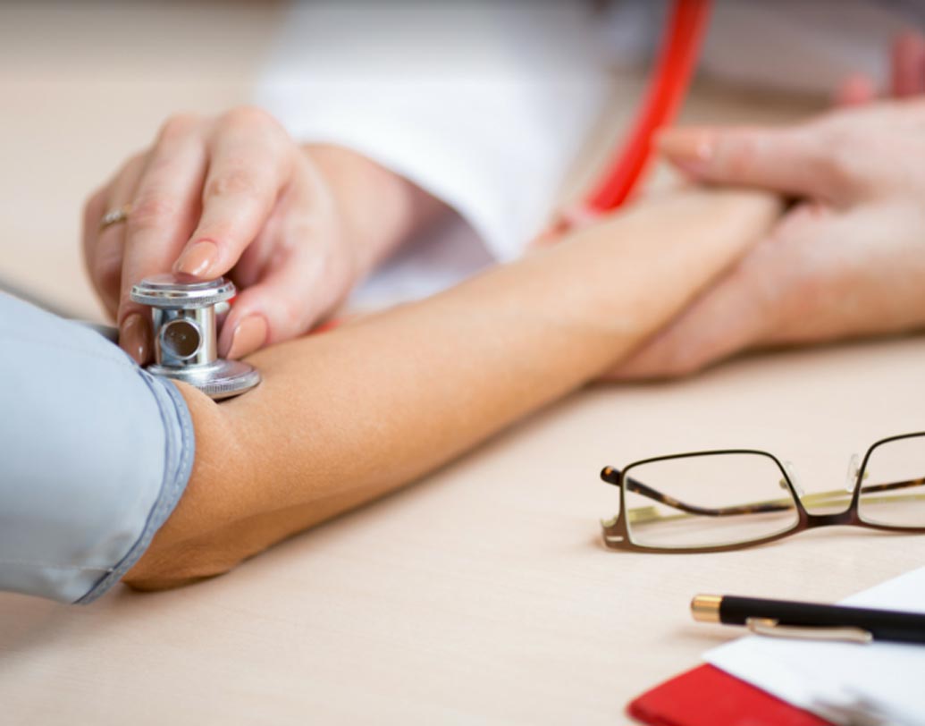 নিজের ‘অসুস্থ’ বন্ধুকে কখনও অবহেলা করবেন না। কে বলতে পারে সেই বন্ধুই একদিন আপনার উপকারে আসবে না? জানেন তো, ডেট-এ যাওয়ার আগে মেয়েরা আকছার বাড়িতে বলে যায় হাসপাতালে নিজের অসুস্থ বন্ধুকে দেখতে যাচ্ছি। বারণ তো দূরের কথা, অভিভাবকেরা ভাবেন মেয়ে দায়িত্বশীল হয়ে উঠছে।