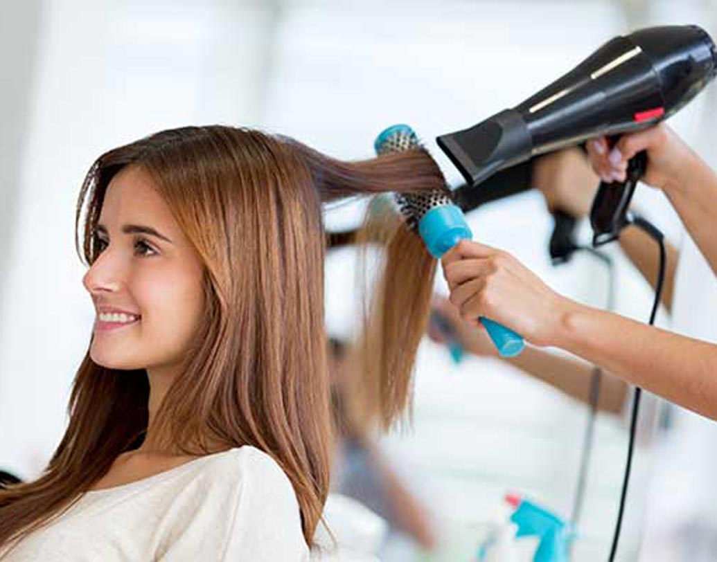 বিউটি পার্লারে গিয়ে মেয়েরা ঘণ্টার পর ঘণ্টা কাটিয়ে দেয়। এই সত্য সবার জানা। তাই ডেট-এ যেতে হলে মেয়েরা বলে পার্লারে যাচ্ছি। এর পরে যত দেরিই হোক বাড়িতে কারও কিছু বলার নেই। আপনিও বলে দেখতে পারেন একবার।