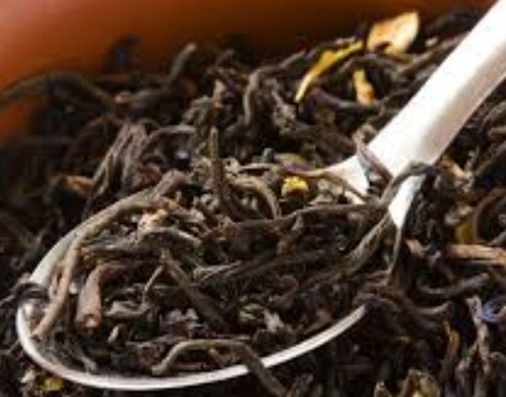 কোনও মেশিনে নয়, তিন মাস ধরে একটি একটি হীরে করে হাতে বুনে তৈরি করা হয়েছিল এটি।