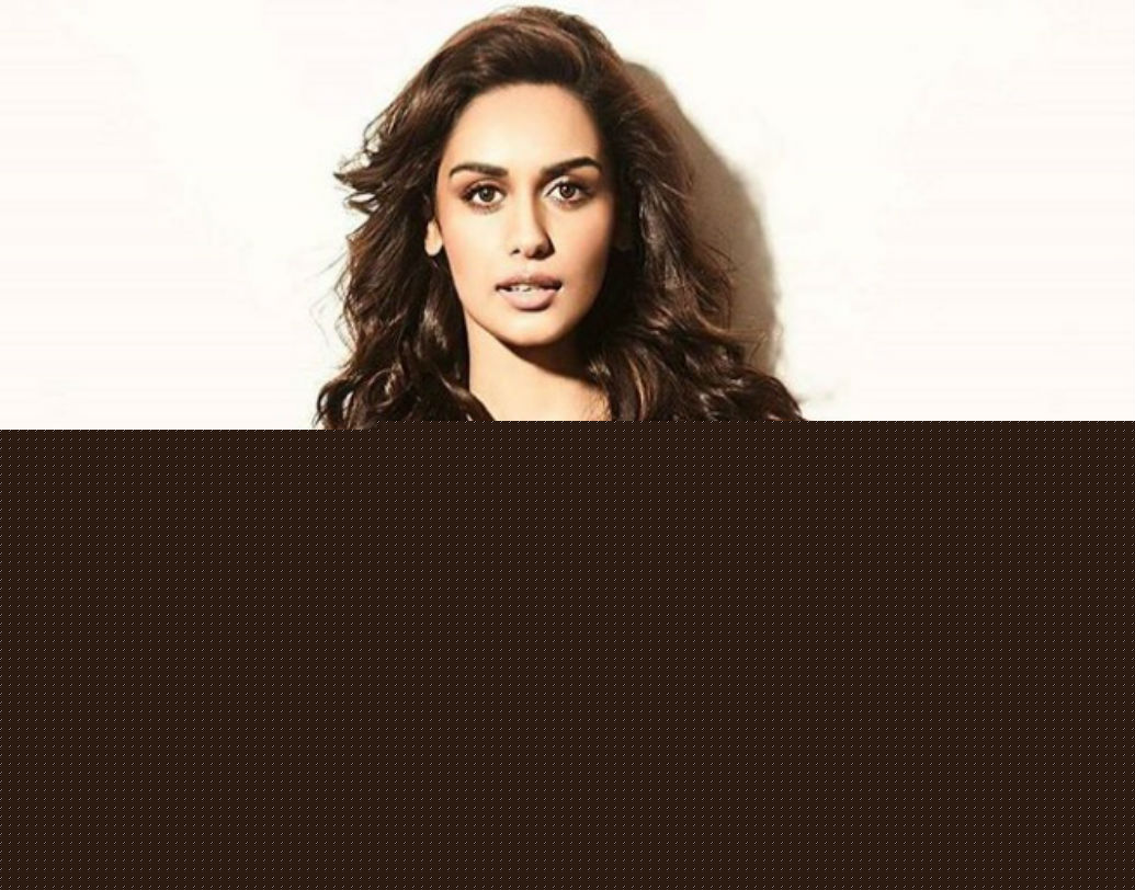 এ ছাড়া বিশ্বের তাবড় ফ্যাশন ডিজাইনারের ডিজাইন করা পোশাকও পাচ্ছেন তিনি।