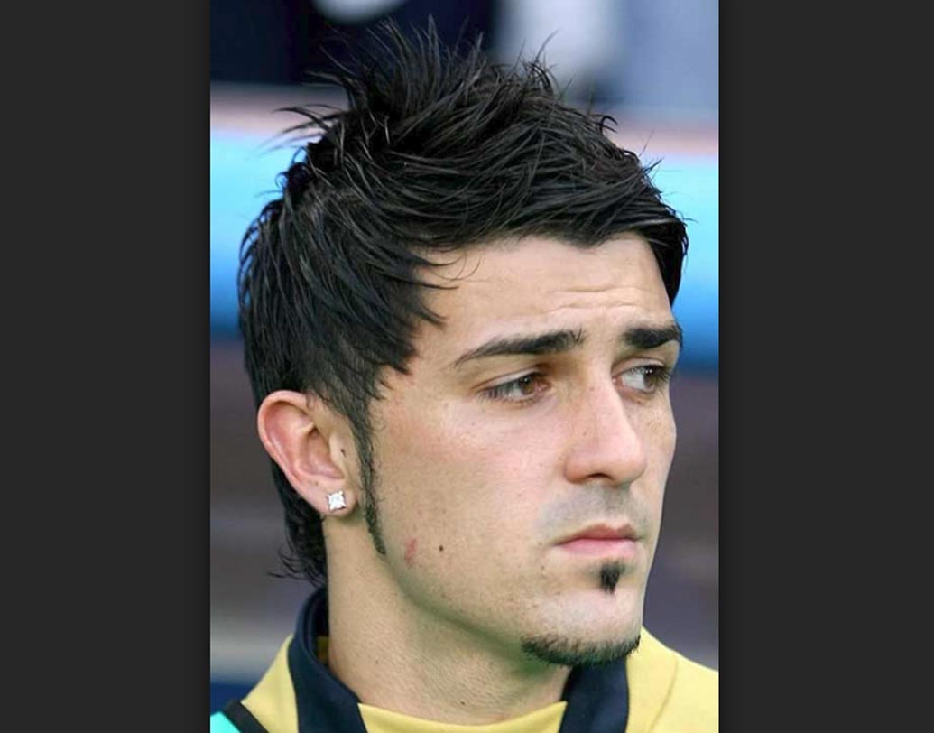 স্পাইক হেয়ার স্টাইল: যাঁরা এই হেয়ার স্টাইল পছন্দ করেন, তাঁরা খুব স্বপ্ন দেখতে ভালবাসেন। এঁরা খুবই আড্ডা দিতে পছন্দ করেন এবং সব সময়ই আকর্ষণের কেন্দ্র বিন্দুতে থাকতে চান।