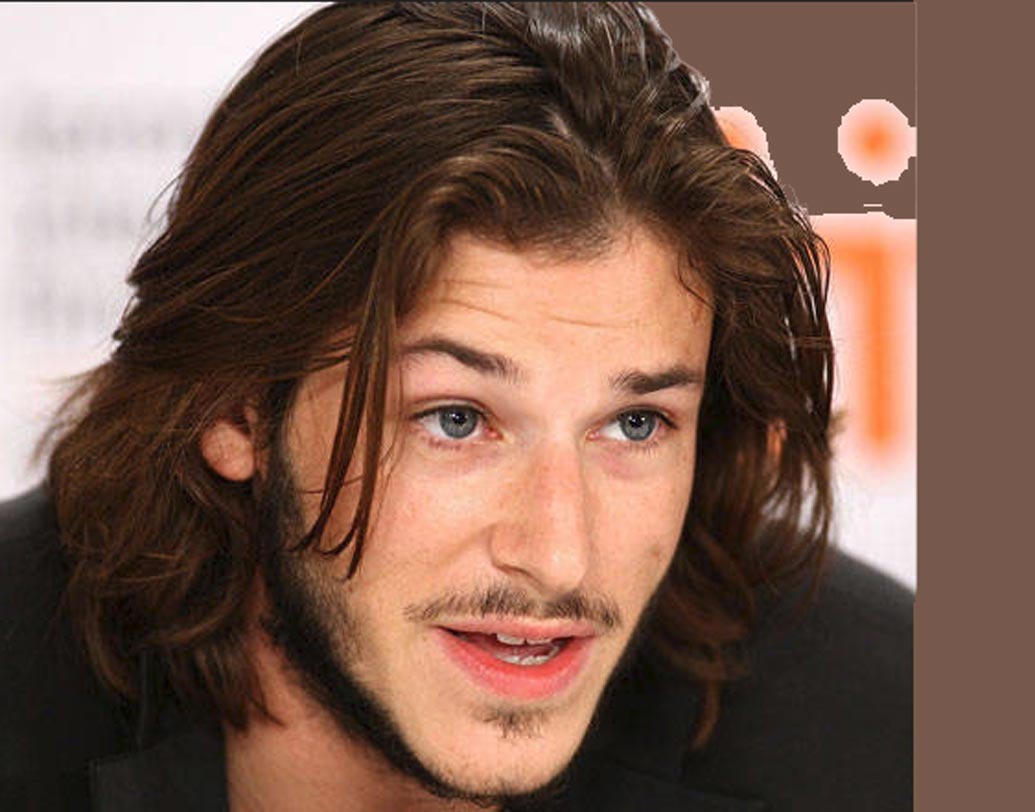 লম্বা চুল: এঁরা সৃষ্টিশীল। নিজের ভাবনার জগতে বিরাজ করতে পছন্দ করেন।