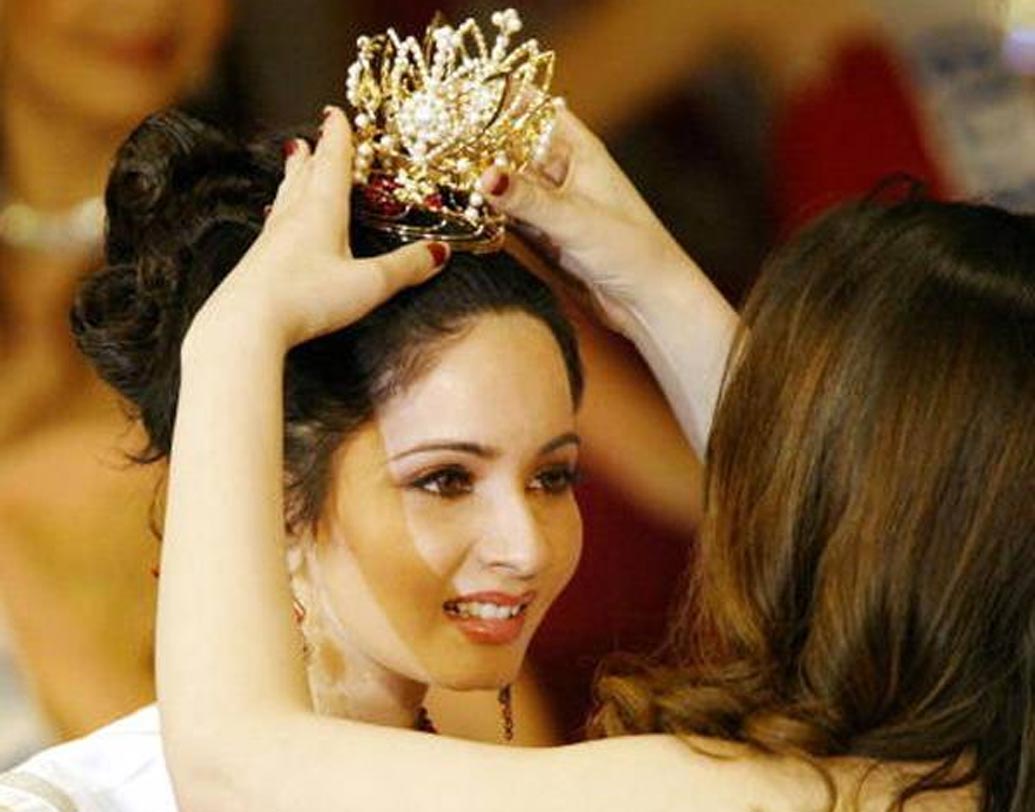 সোনালি নাগরানি: এ বারও অধরাই থেকে গেল মিস ইন্টারন্যাশনালের মুকুট। ২০০৩ সালে এই প্রতিযোগিতায় প্রথম রানার হন সোনালি নাগরানি।