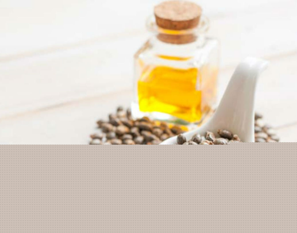 ক্যাস্টর অয়েল ভ্রু এবং চোখের পাতায় লাগালে ভাল ফল পাওয়া যায়। চোখের পাতা এবং ভ্রু ঘন হয়।