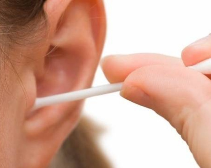 খয়েরি রংয়ের কানের ময়লা দেখা গেলে বুঝে নিতে হবে গত কয়েক দিন ধরে আপনি বেশ স্ট্রেসের মধ্যে দিয়ে যাচ্ছেন। তাই একটু কাজের চাপ কমিয়ে টুক করে কোথাও ঘুরে আসুন।