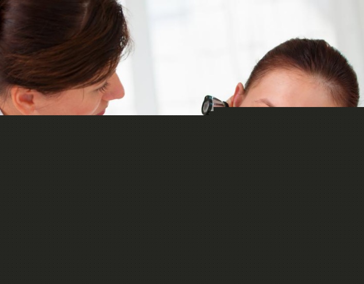 যদি দেখা যায় কানের ময়লা বের করার সময় একটু জল জল ভাব। তবে বুঝে নিতে হবে আপনার শরীরে কোনও গুরুতর সমস্যা রয়েছে।