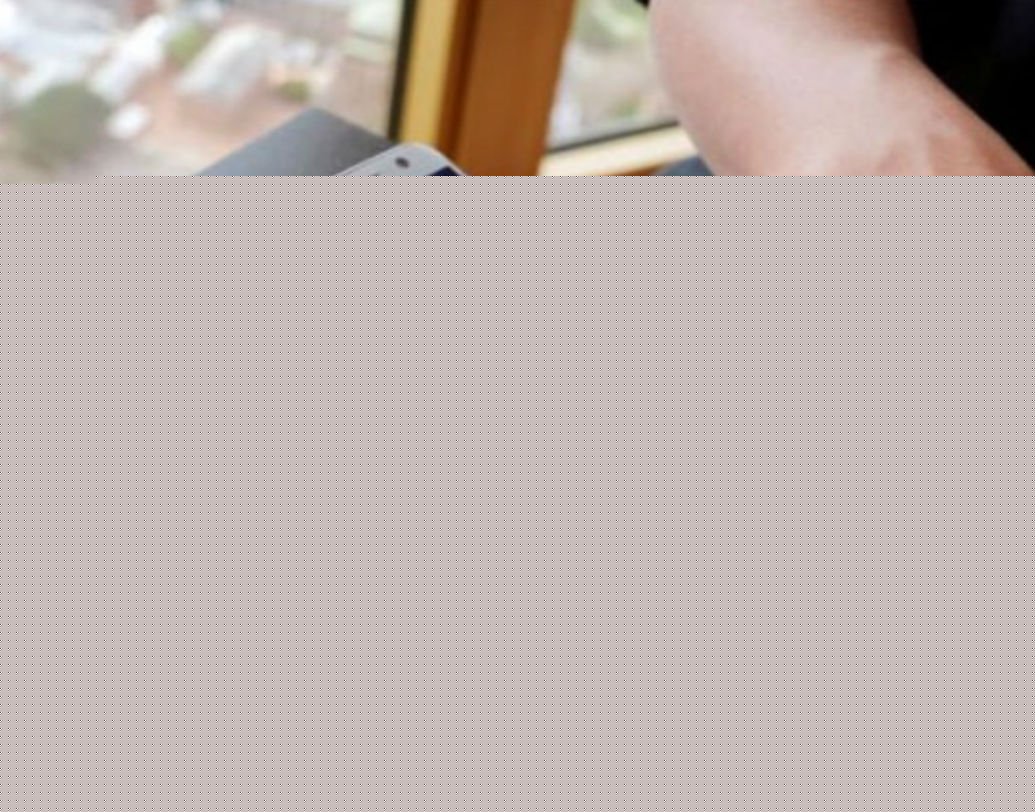 তিনি জানিয়েছেন, এর ফলে সব সময় নগদ টাকা নিয়ে ঘোরার প্রয়োজন পড়বে না। আর এর জেরে টাকা চুরি হওয়ার ভয় অনেকটাই কমবে।