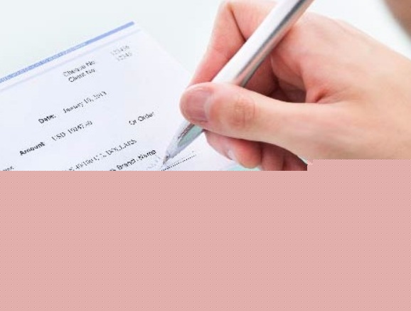 তবে এই মুহূর্তে চেকবই বাতিল করে ডিজিটাল লেনদেন কতটা সম্ভব তা নিয়ে প্রশ্ন কিন্তু রয়েছে। দেশের মাত্র ৫ শতাংশ মানুষ এটিএম ব্যবহার করেন। এবং তাঁদের কাছে ডেবিট কার্ড রয়েছে বলে জানিয়েছেন সিএআইটি-র সম্পাদক প্রবীণ খান্ডেলওয়াল।