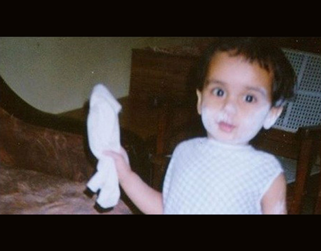 ১৪ মে, ১৯৯৭ মানুষীর জন্ম। বাবা, মা দুজনেই চিকিত্সক।