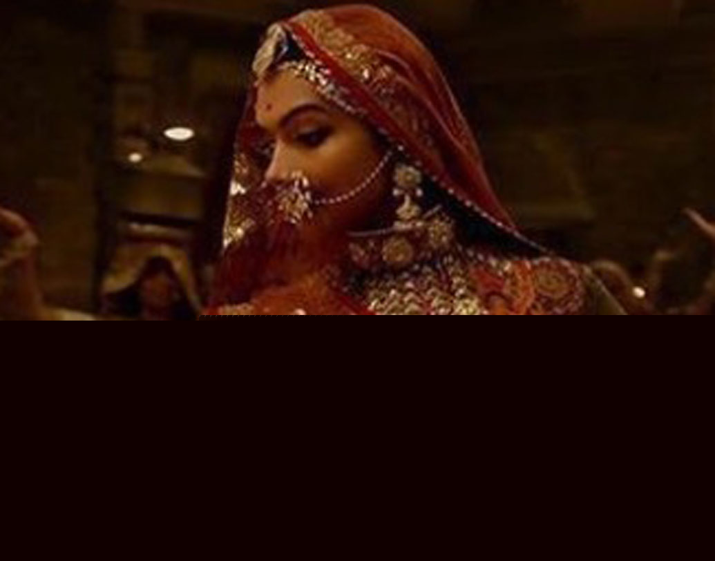 ছবি না দেখেই, ইতিহাসকে বিকৃত করার অভিযোগ কী ভাবে তুলছে করণী সেনা? এর পিছনে যুক্তিটাই বাকী? রয়েছে ধোঁয়াশা।