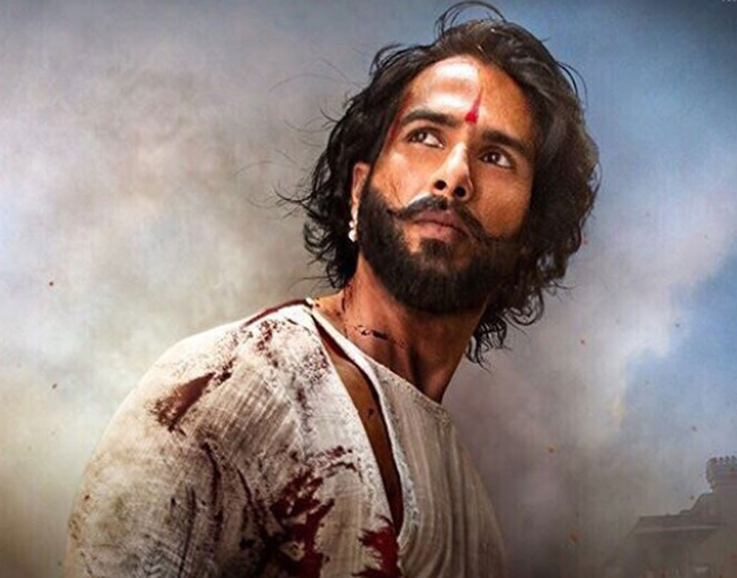 এই বিতর্কের মাঝেই জানা যায়, সঞ্জয় লীলা ভংশালী রাজপুতও সাংবাদিককের একাংশের জন্য ছবিটির স্পেশ্যালস্ক্রিনিং-এর ব্যবস্থা করেছিলেন। যার জেরে সিবিএফসি (সেন্ট্রাল বোর্ড অব ফিল্ম সার্টিফিকেশন)-র চেয়ারম্যান প্রসূন যোশীর রোষের শিকার হন তিনি। এখানে প্রশ্ন, ছবিতে বিতর্কিত কিছু না থাকলে কেন সেন্সর বোর্ডের অনুমতি ছাড়াই স্পেশ্যাল স্ক্রিনিং করলেন পরিচালক?