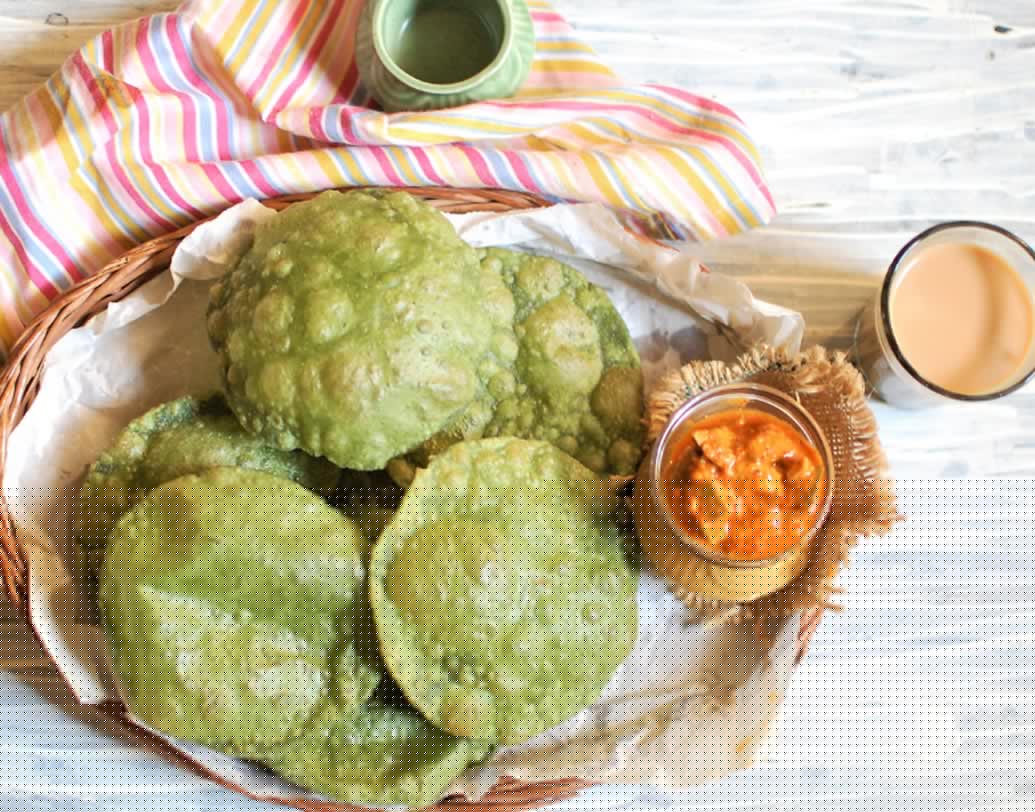 আলু, পালং পুরী: আলু এবং পালং শাকের পুর দিয়ে তৈরি এই পুরী শীতের সকালে আলাদা আমেজ নিয়ে আসে। তা ছাড়া, পালং-এ প্রচুর ফাইবার রয়েছে যা ওজন কমাতে সাহায্য করে।