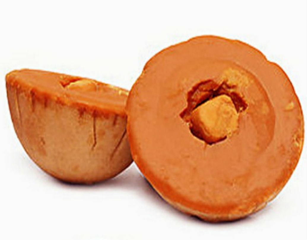 যদি গুড় একটু তেতো স্বাদের হয়, তবে বুঝতে হবে গুড়টি বহুক্ষণ ধরে জ্বাল দেওয়া হয়েছে। আর এই কারণেই একটু তিতকুটে স্বাদ নিয়েছে গুড়টি। যা গুড়টি ভাল হয়ে ওঠার নিরিখে ডাহা ফেল।