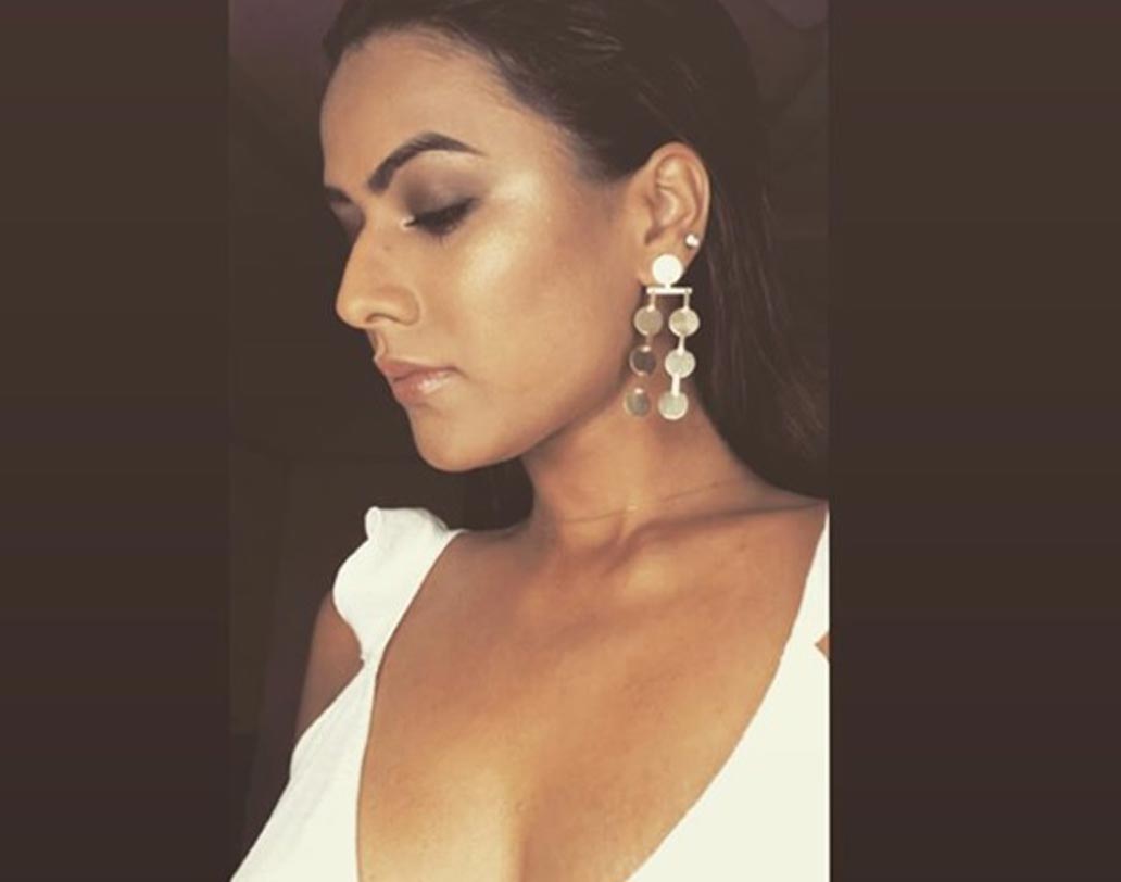 জনপ্রিয় টিভি সেলিব্রিটিদের মধ্যে অন্যতম সেরা তিনি। অন্তত সোশ্যাল মিডিয়ায় তাঁর ফ্যান ফলোয়িং দেখলেই তার আঁচ পাওয়া যায়। ‘খতরো কে খিলাড়ি’তে প্রতিযোগী হয়েই নজর কেড়েছিলেন নিয়া শর্মা।