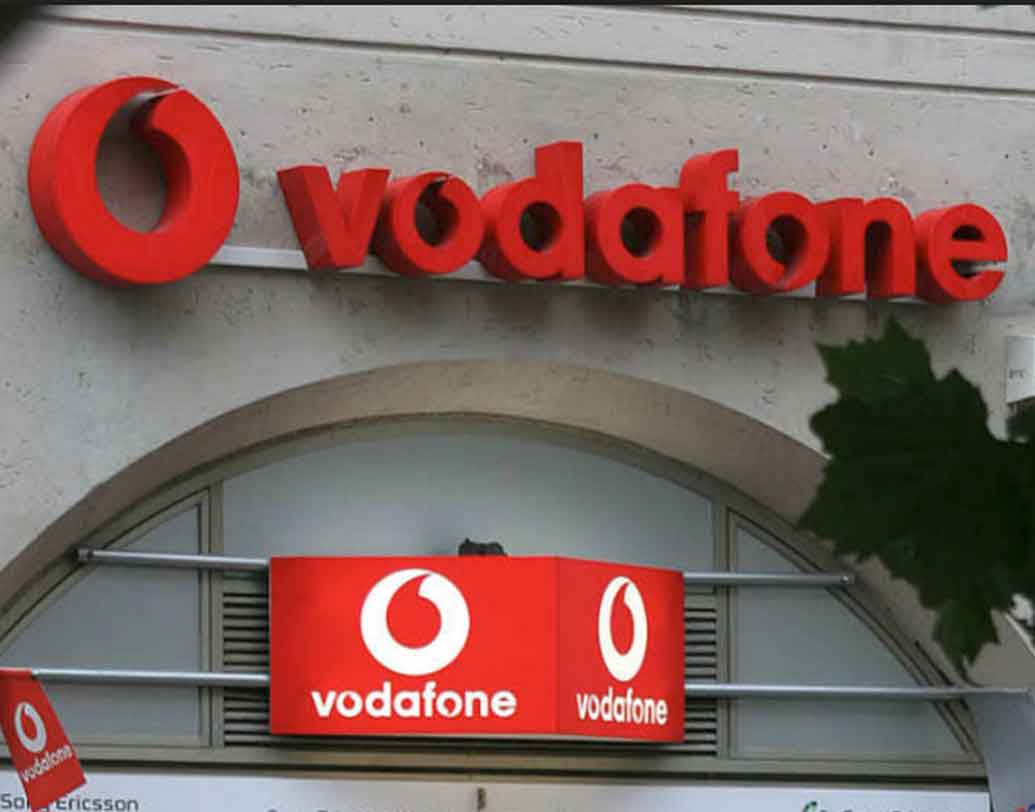 সম্প্রতি এয়ারটেলও ৩৪৯ টাকার একটি অফার নিয়ে এসেছে। যাতেও মিলবে প্রতিদিন দেড় জিবি ইন্টারনেট ডেটা এবং আনলিমিটেড কলের সুবিধা। এ বার একই অফার নিয়ে এল ভোডাফোনও।