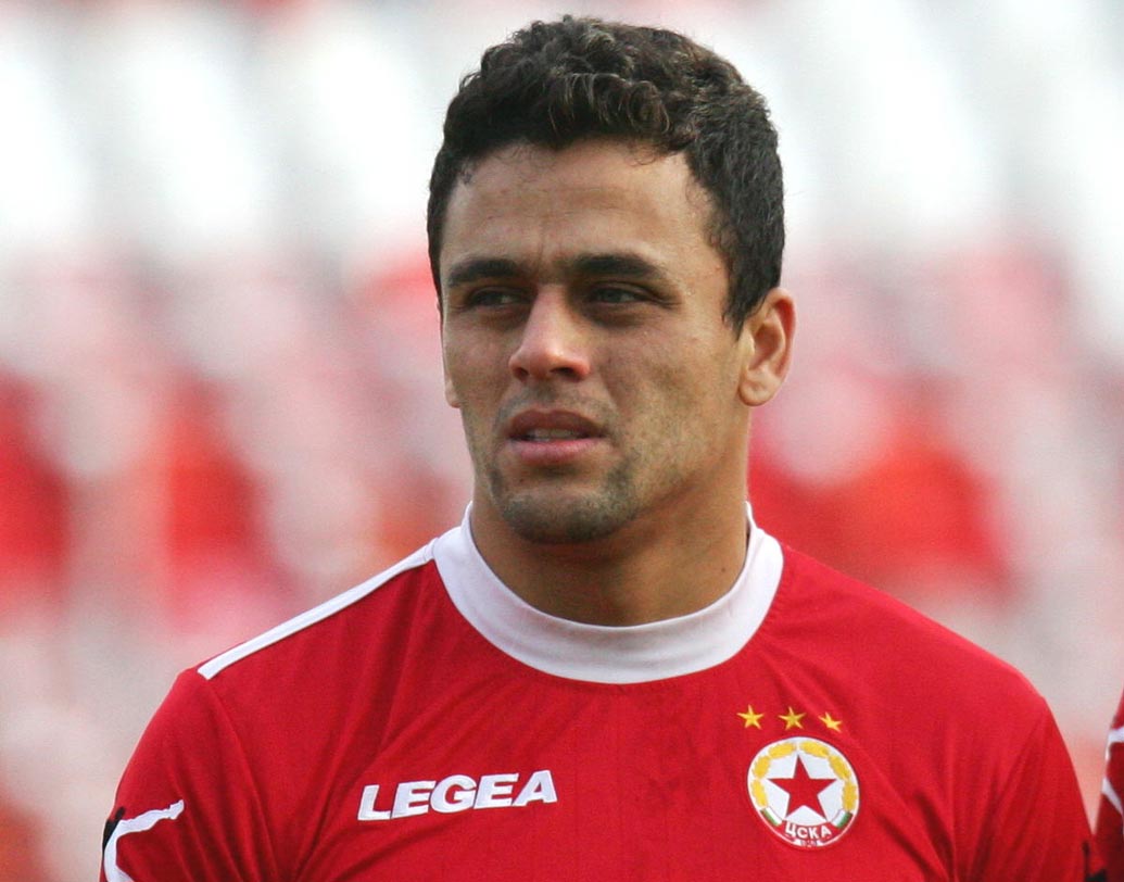 মার্সিও: চলতি আইএসএলের অন্যতম আকর্ষণ এই ব্রাজিলিয়ান মিডফিল্ডার। বয়স তিরিশোর্ধ্ব হলেও এখনও মাঝমাঠে মার্সিওর কাজের ভার নেওয়ার ক্ষমতা দেখার মতো। এই ম্যাচে নর্থ-ইস্টকে মাঝমাঠের নিয়ন্ত্রণ নিতে হলে ভরসা রাখতেই হবে মার্সিও-র উপর।