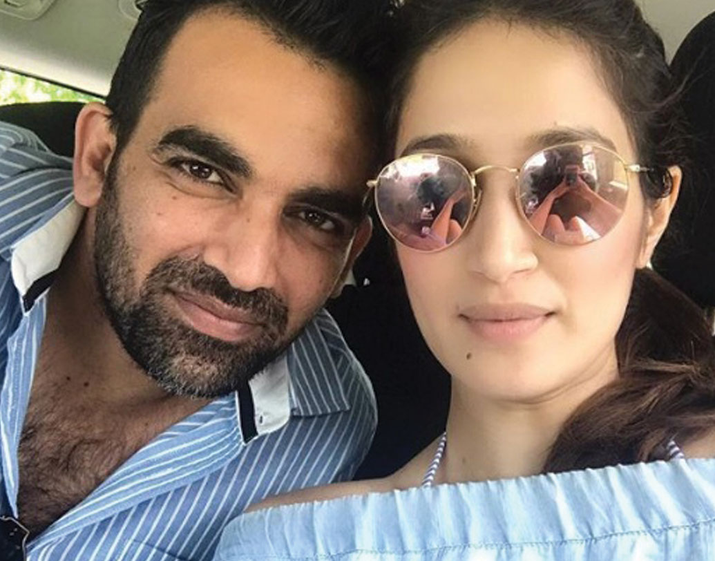 অন্য দিকে, ২০০০ সাল থেকে আন্তর্জাতিক ক্রিকেট খেলেছেন জাহির। অনেকে কপিল দেবের পর তাঁকেই টেস্ট ক্রিকেটে ভারতের দ্বিতীয় সেরা পেস বোলার হিসাবে চিহ্নিত করেন। গত আইপিএল খেলে এখন সব ধরনের ক্রিকেট থেকেই অবসর নিয়েছেন জাহির খান।