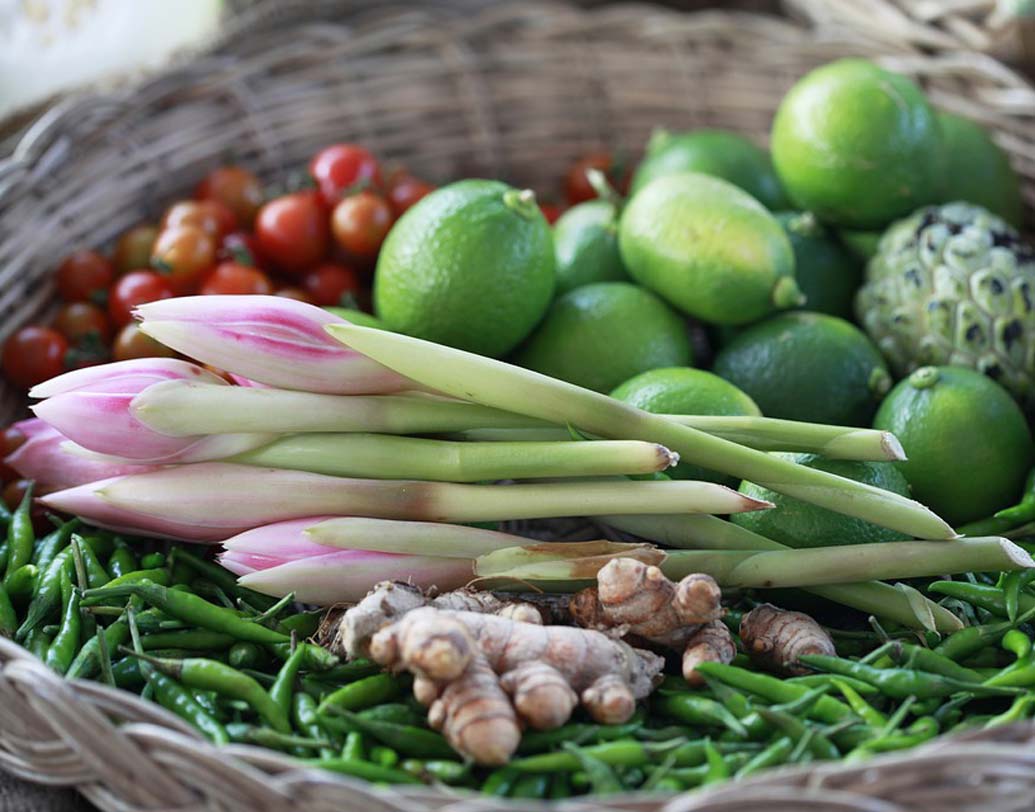 এমনটা সাধারণত দেখা যায় না বলেই মত বাজার বিশেষজ্ঞদের। বছরের মে-জুন মাস নাগাদ সব্জির দাম অনেকটা বেশি হয়। অক্টোবর-নভেম্বরে এসে তা কমতে থাকে। তবে গোটা দেশে জুড়ে এ বার পরিস্থিতিটা সম্পূর্ণ ভিন্ন।