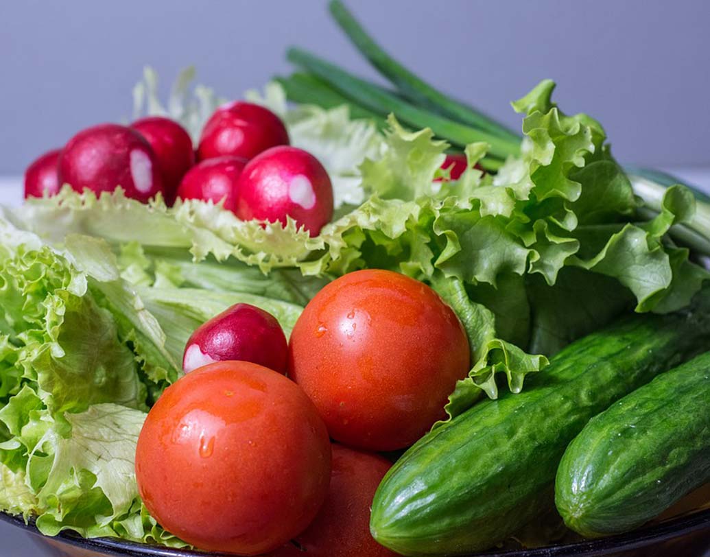 একই সঙ্গে জিএসটিকেও একটি কারণ বলে ধরে নেওয়া হচ্ছে। আগে সব্জি কেনা, বিক্রি এবং মজুত করার মতো কাজ খুব সহজেই করা যেত। তবে আয়কর দফতরের কড়া নজরে সেটি আর সম্ভব হচ্ছে না।
