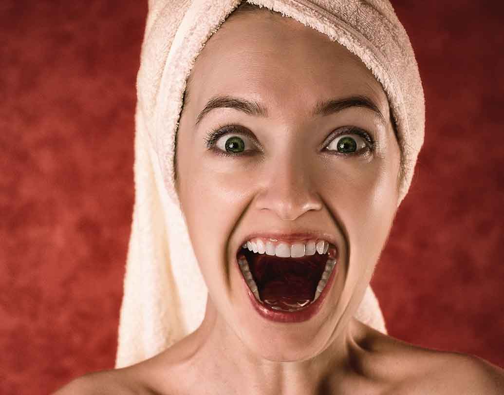 ব্রাশ করার পরেই মাউথওয়াশ ব্যবহার করেন এমন মানুষের সংখ্যা নেহাত কম নয়। কিন্তু এই মাউথওয়াশ ব্যবহারের উপরেই নিষেধাজ্ঞা জারি করছেন গবেষকেরা। তা হলে উপায়? দাঁত ও মাড়ি ভাল রাখতে বিকল্প পথের খোঁজ দিলেন চিকিৎসকেরা। দেখে নিন কী সেগুলি?