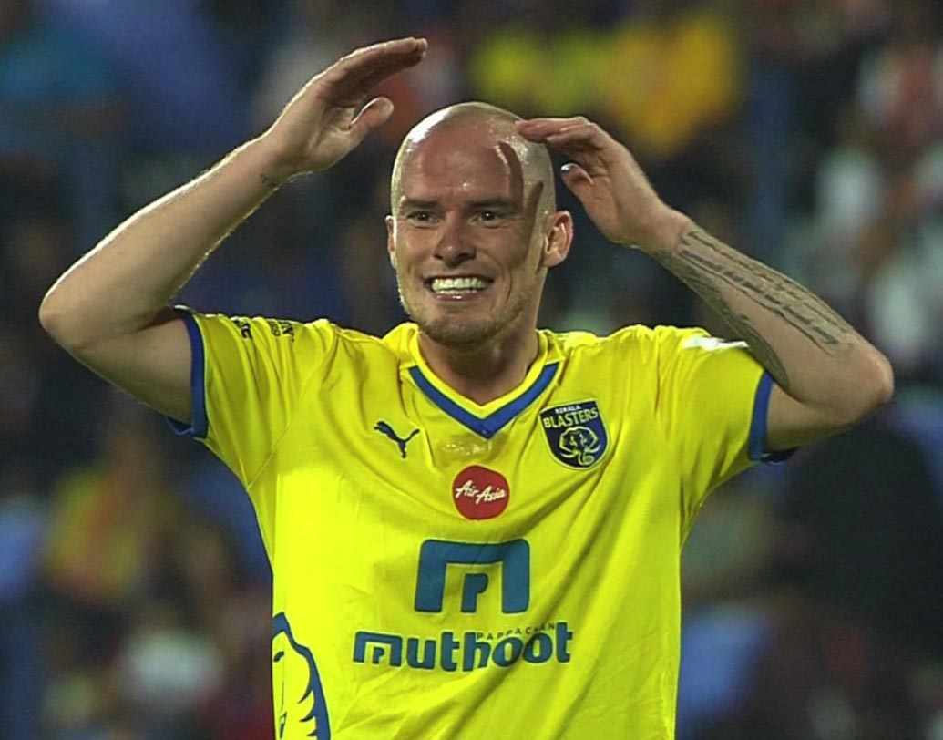 ইয়ান হিউম: আইএসএলের ইতিহাসে সবচেয়ে ধারাবাহিক ফুটবলার ইয়ান হিউম। একার কাঁধে বহু ম্যাচে দলকে উতড়ে দিয়েছেন এই কানাডার স্ট্রাইকার। এই ম্যাচে জিততে হলে কেরলকে ভরসা করতেই হবে হিউমের উপর।