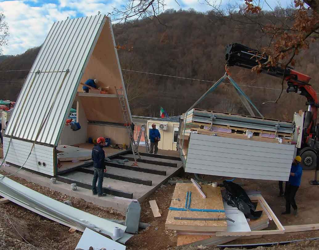 কংক্রিটের সাপোর্ট ছাড়াই তৈরি করা যায় এই বাড়ি। এই বাড়ির প্রধান উপাদান স্টিল ফ্রেম, রক উল এবং পলিইউরেথিন ফোম।