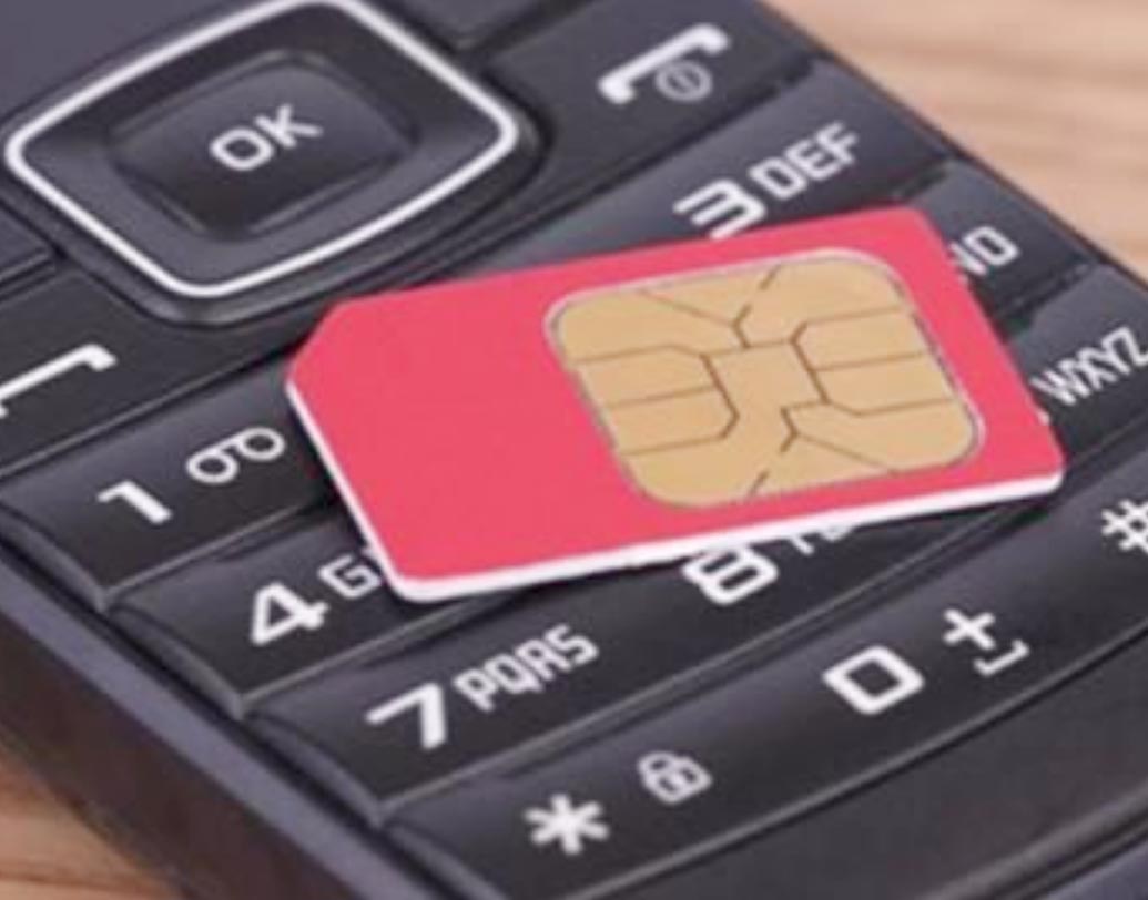 প্রথমে নতুন সিম কার্ডের অর্ডারটি প্লেস করতে হবে আমাজনের ওয়েবসাইটে। এর পর এয়ারটেল বা ভোডাফোনের একজিকিউটিভ ২৪ ঘণ্টার মধ্যে আপনার বাড়িতে পৌঁছে যাবেন আপনার সিম কার্ড নিয়ে।