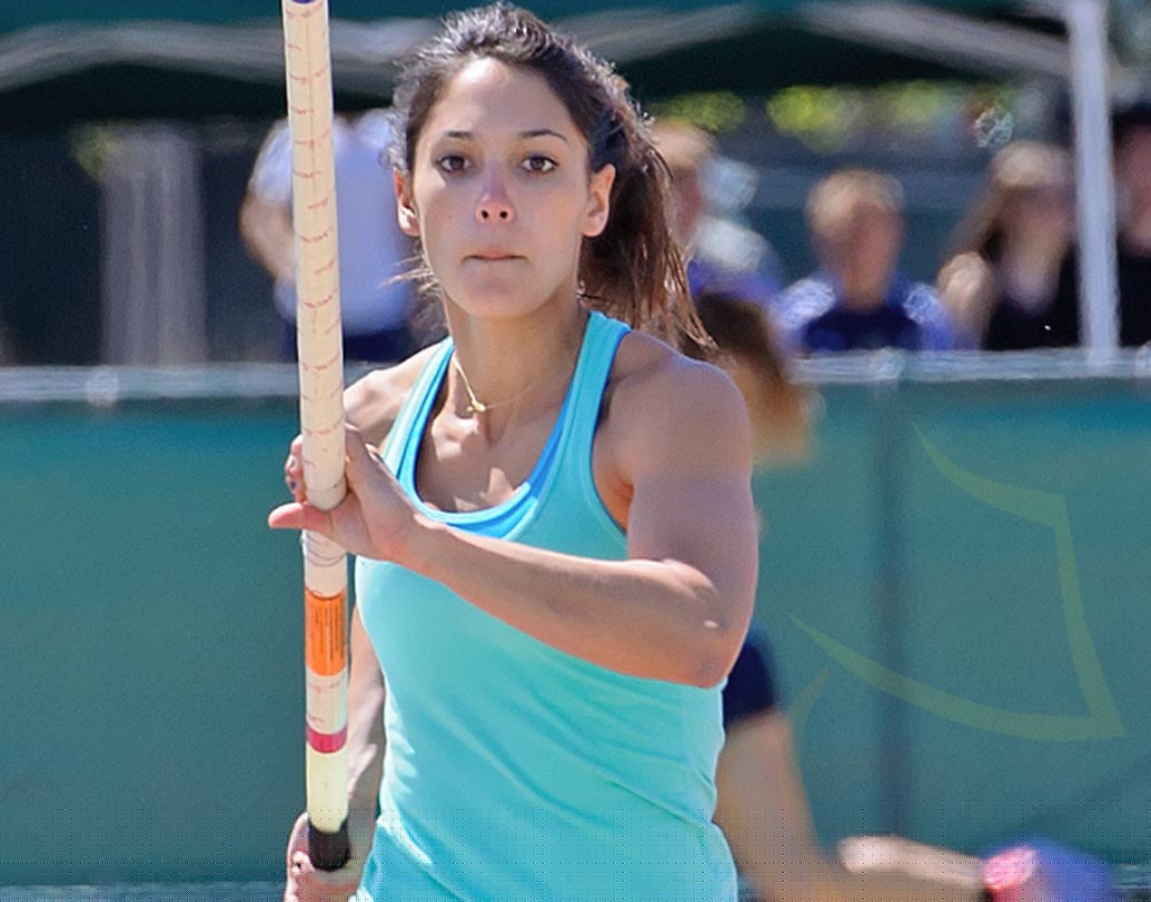 জিমন্যাস্টিকে জাতীয় চ্যাম্পিয়ন দাদা ডেভিডকে দেখে অ্যাথলিট হিসেবে নিজেকে গড়ে তুলতে উত্সাহী হন অ্যালিসন স্টকে।