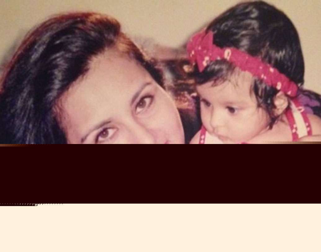 পুরো নাম পালোমা থাকেরিয়া ধিলোঁ। জনপ্রিয় অভিনেত্রী পুনম ধিলোঁর মেয়ে তিনি।