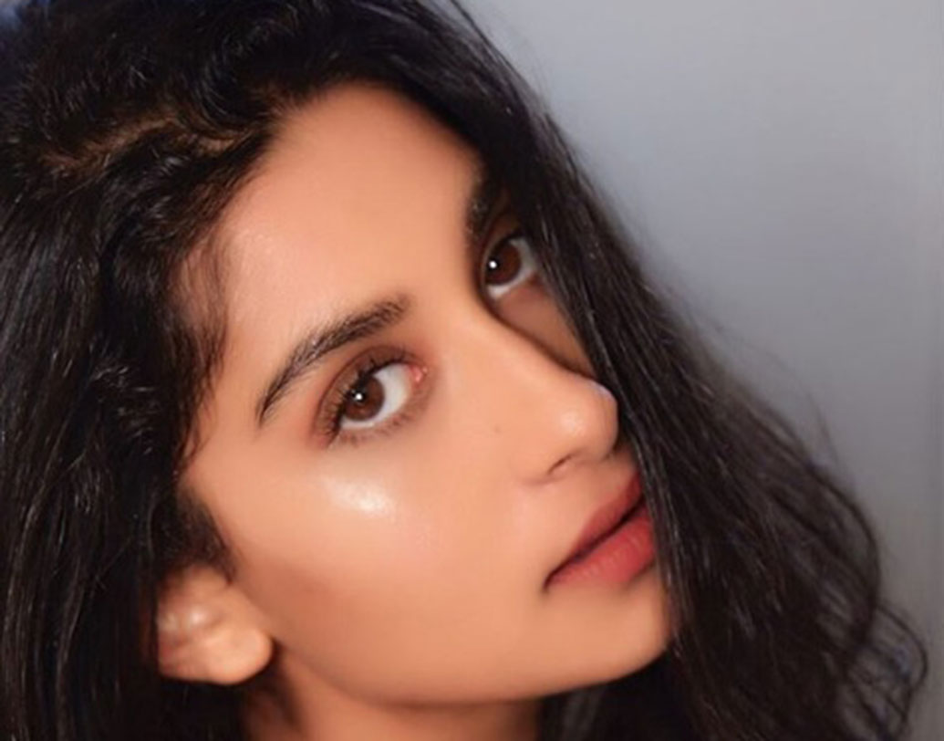 বয়স সবে কুড়ির চৌকাঠ পেরিয়েছে। কিন্তু এর মধ্যেই স্টাইলিস অ্যাপিয়ারেন্সে নজর কেড়েছেন পালোমা।