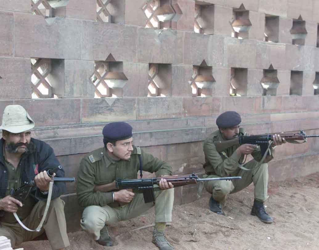 ২০০১ সংসদে জঙ্গিহানা: ডিসেম্বর ১৩, ২০০১। কেন্দ্রীয় স্বরাষ্ট্র মন্ত্রক এবং সংসদের স্টিকার লাগানো গাড়িতে চেপে সংসদ ভবনে ঢুকে এলোপাথাড়ি গুলি চালাতে শুরু করে পাঁচ জঙ্গি। পাল্টা জবাব দেয় নিরাপত্তারক্ষীরাও। সংসদ ভবনের ভিতর তখন তৎকালীন স্বরাষ্ট্রমন্ত্রী লালকৃষ্ণ আডবাণী, স্বরাষ্ট্র প্রতিমন্ত্রী হরিন পাঠক-সহ ১০০ জন নেতা-মন্ত্রী। গুলির লড়াইয়ে নিহত হন পাঁচ জঙ্গি-সহ ৬ জন পুলিশ, দু’জন নিরাপত্তাকর্মী। হামলায় দায় স্বীকার করে জইশ-ই-মহম্মদ এবং লস্কর ই তইবা।