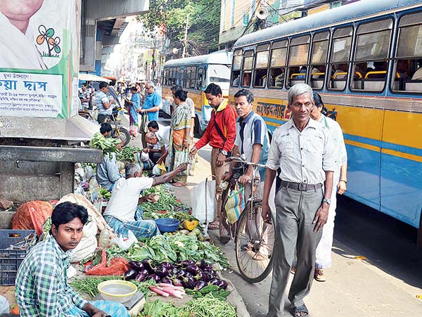 Local authority turns a blind eye on illegal stalls under the Flyover