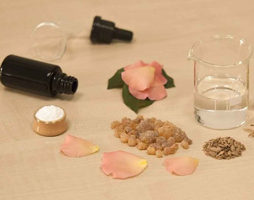 লিব্রা(২৪সেপ্টেম্বর-২৩ অক্টোবর):
আদর্শবাদী ও শান্তিপ্রিয় হন লিব্রার জাতকরা। আপনাদের ব্যক্তিত্বকে সবচেয়ে ভালভাবে বিকশিত করবে ফ্র্যাঙ্কিনসেন্স অয়েল।