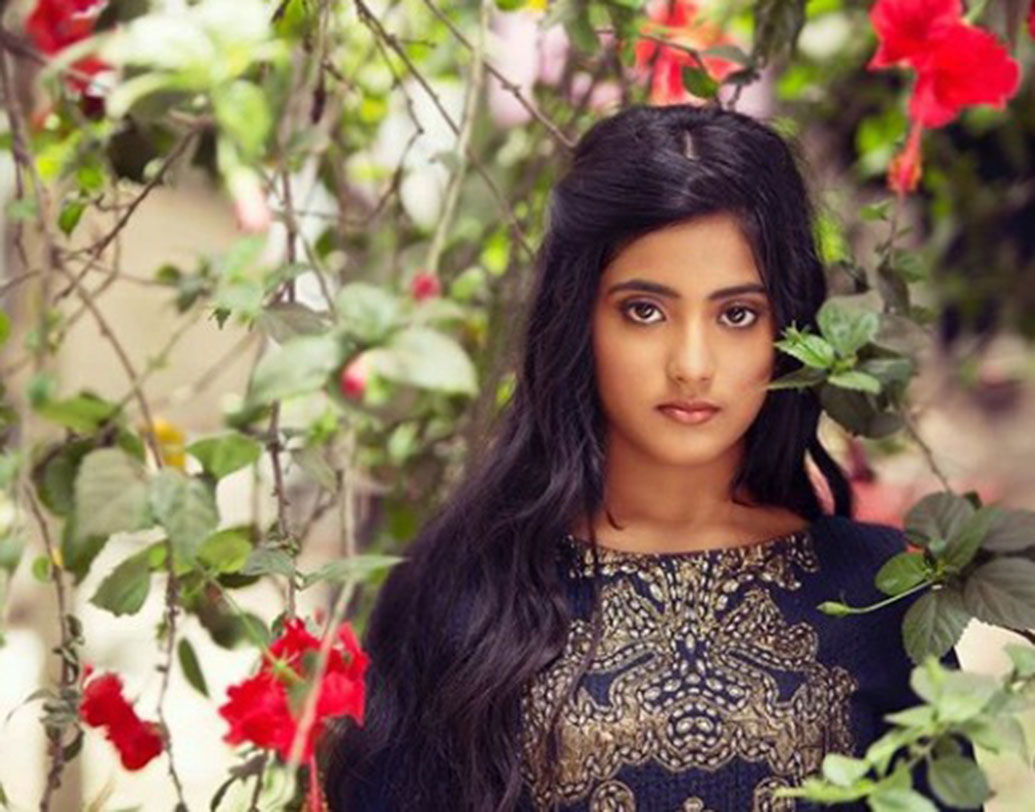 ১৯৯৭-এর ১২ এপ্রিল মুম্বইয়ে জন্ম উল্কার। যদিও তাঁদের আদি বাড়ি বিহারে। উল্কার দিদি ও বাবা দু’জনেই অভিনয় জগতের সঙ্গে যুক্ত।